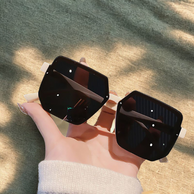 Square Sunglasses Women Oversized Retro Fashion Eyewear